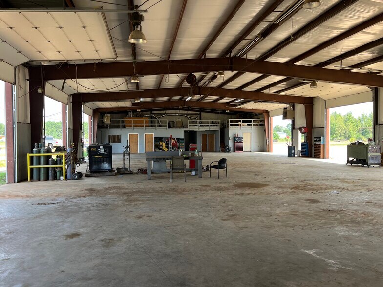 More Photos Of 173 Porterville Rd, Sarepta Industrial For Lease