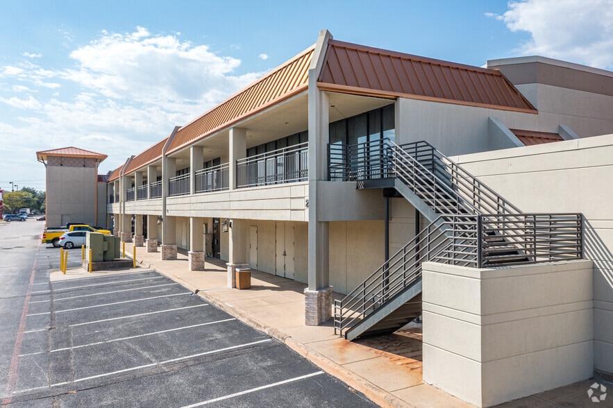 More Photos Of 14902 Preston Rd, Dallas Unknown For Lease