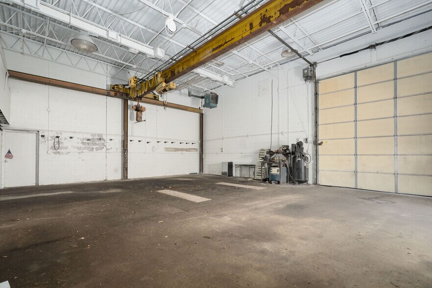 More Photos Of 1816 Larchwood Dr, Troy Warehouse For Sale
