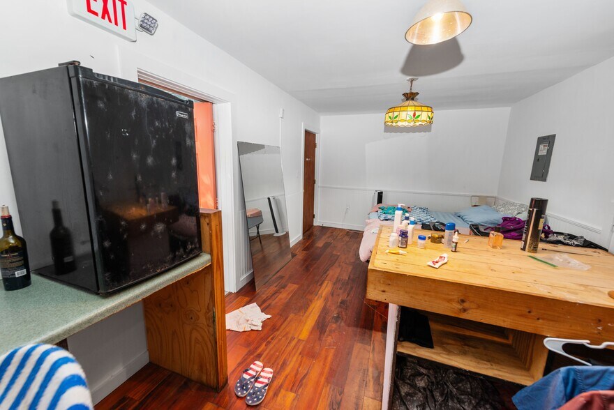 More Photos Of 816 Duval St, Key West Restaurant For Sale