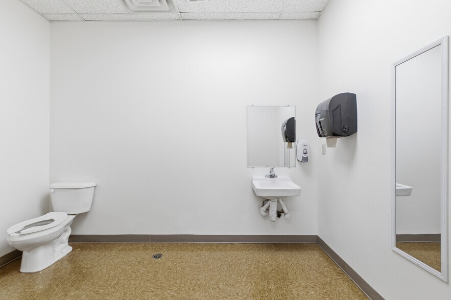 More Photos Of 104-176 Cude Ln, Madison Medical For Lease