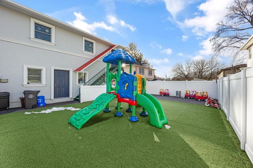 More Photos Of 55 Wyona Ave, Staten Island General Retail For Sale