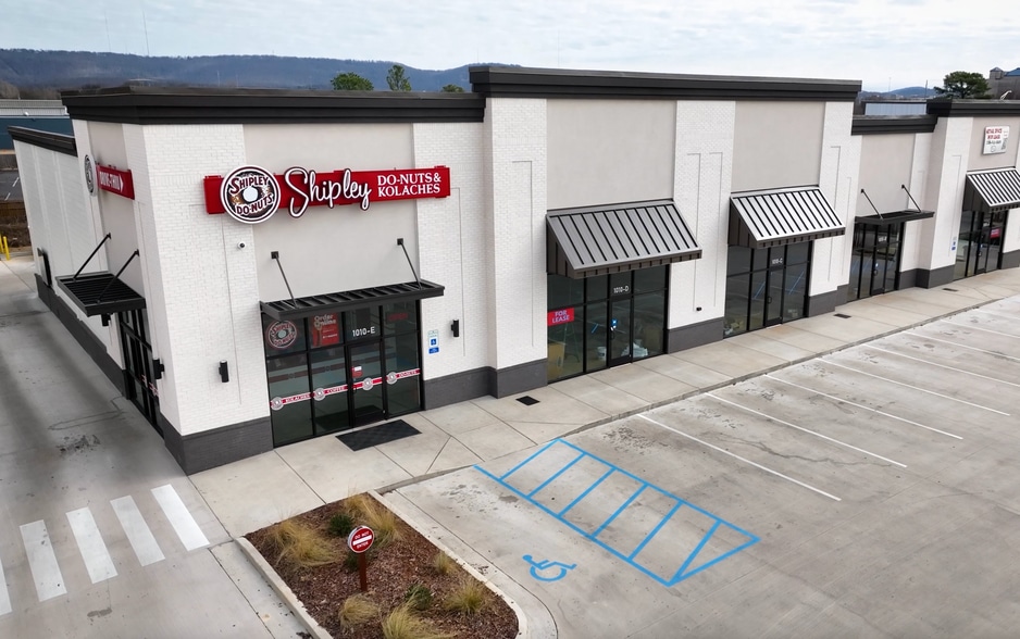 Primary Photo Of 1010 Memorial Pky N, Huntsville Storefront For Lease