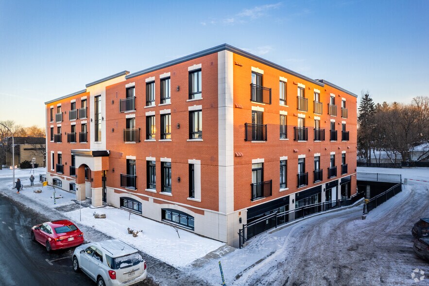 Primary Photo Of 450-460 Rue Saint-Charles O, Longueuil Apartments For Lease