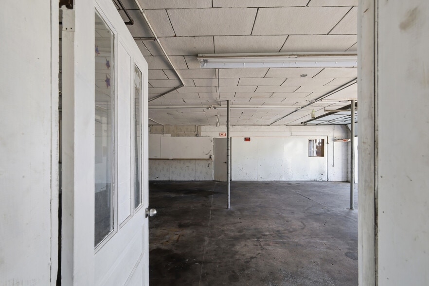 More Photos Of 679 E Main Ave, Taylorsville Flex For Sale