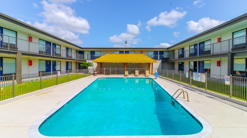 More Photos Of 110 E Highway 6, Alvin Hotel For Sale