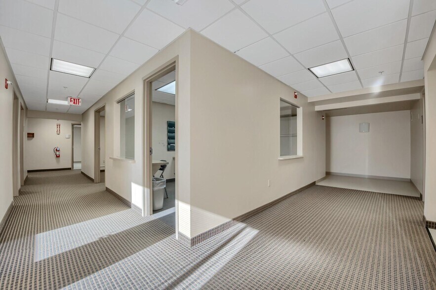 More Photos Of 21 Laurel Ave, Cornwall Medical For Lease