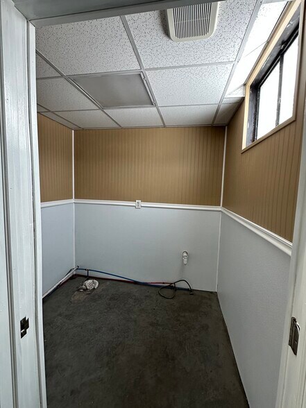 More Photos Of 124 Barlow St, Canastota Industrial For Lease