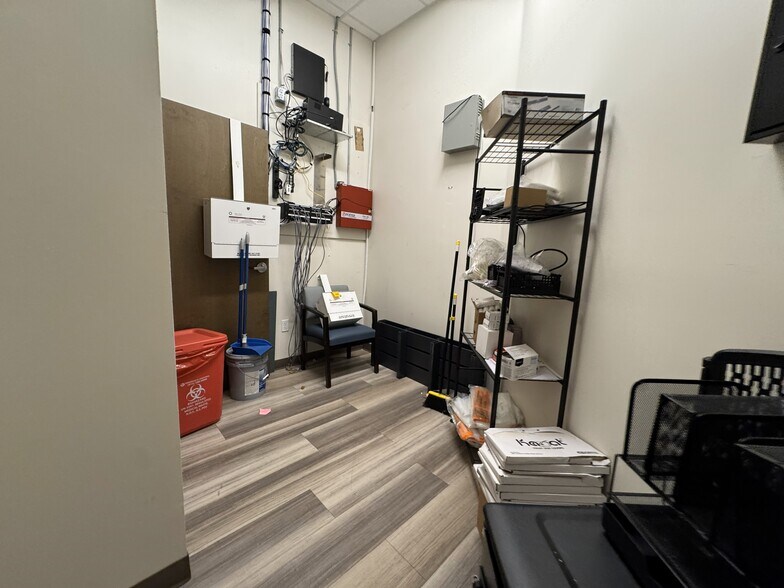 More Photos Of 13331 W Indian School Rd, Litchfield Park General Retail For Sale