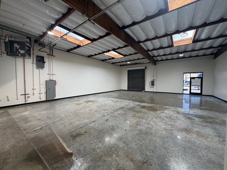 More Photos Of 945 Bransten Rd, San Carlos Service For Lease