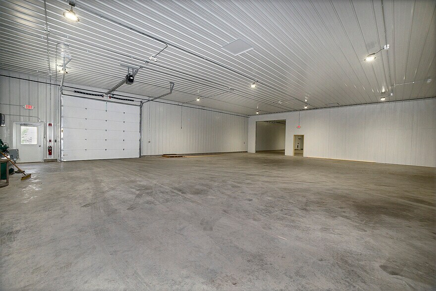 More Photos Of 1530 Titanium Dr, Ottawa Showroom For Lease