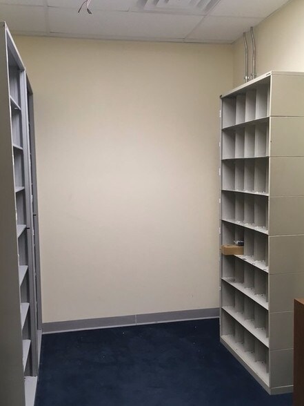 More Photos Of 508 Holly Hill Ln, Burlington Office Residential For Lease