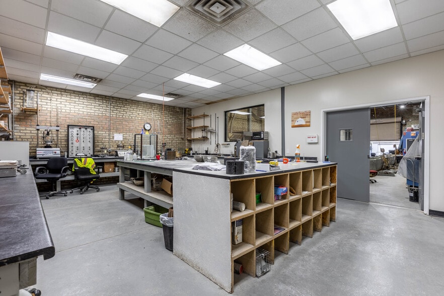 More Photos Of 2945 W Harrison St, Chicago Office For Sale