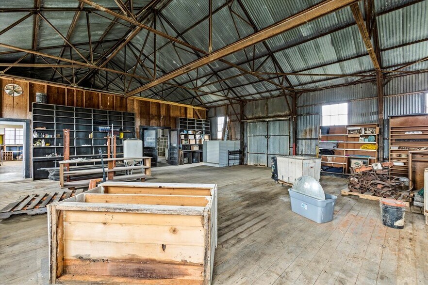 More Photos Of 13109 TX-172 Hwy, La Ward Department Store For Sale