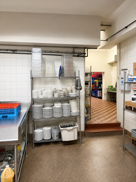 More Photos Of 101 City Island Ave, Bronx Restaurant For Lease