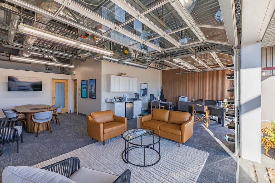 More Photos Of 2284-2360 W Commodore Way, Seattle Office For Lease