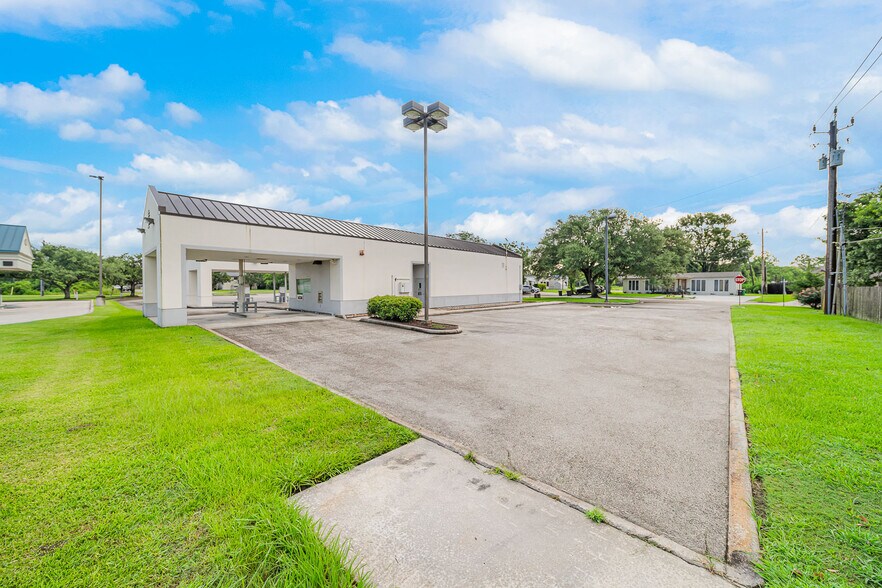 More Photos Of 723 Rollingbrook Dr, Baytown Office For Sale