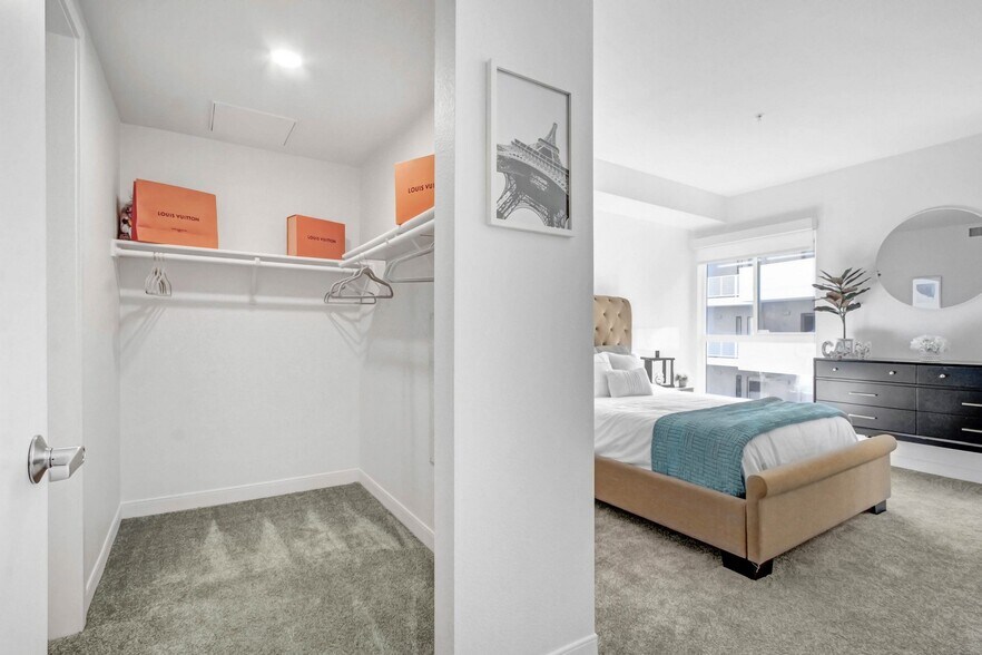 More Photos Of 6625 Reseda Blvd, Reseda Apartments For Lease