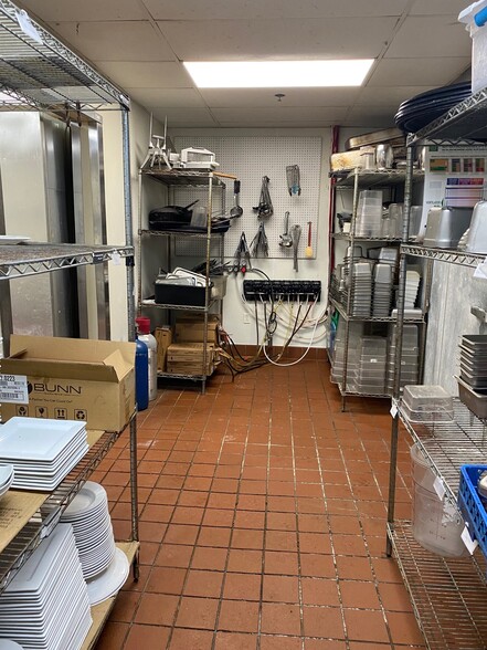 More Photos Of 3117 McCullough Blvd, Belden Restaurant For Sale