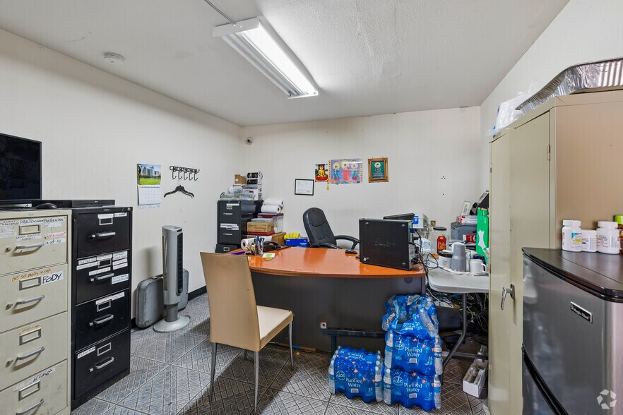 More Photos Of 11239 Veterans Memorial Dr, Houston Auto Repair For Sale