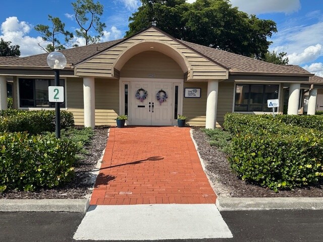 Primary Photo Of 12660 World Plaza Ln, Fort Myers Unknown For Lease