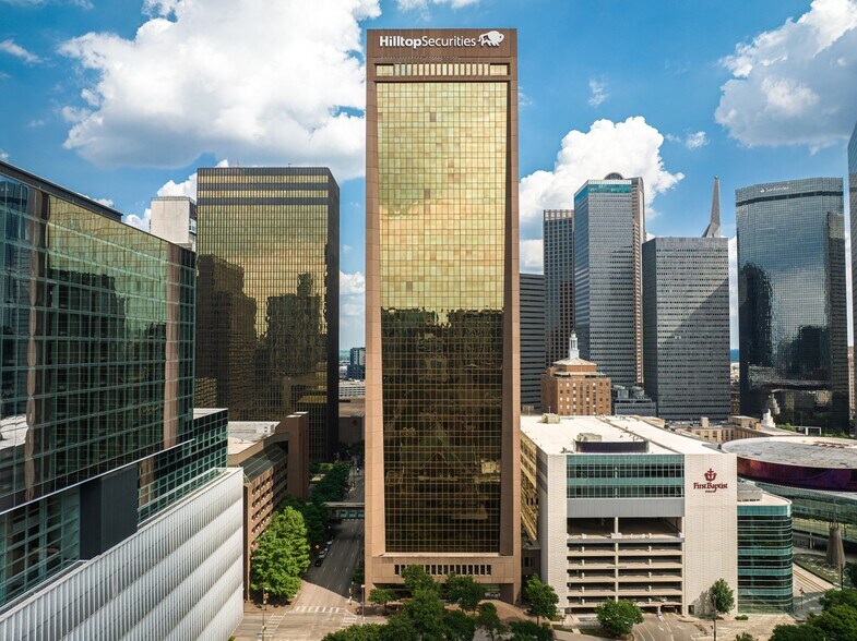 Primary Photo Of 717 N Harwood St, Dallas Office For Lease