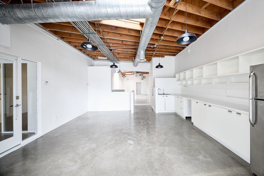 More Photos Of 1733-1737 Abbot Kinney Blvd, Venice Storefront Retail Office For Lease
