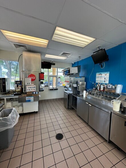 More Photos Of 7253 103rd St, Jacksonville General Retail For Sale