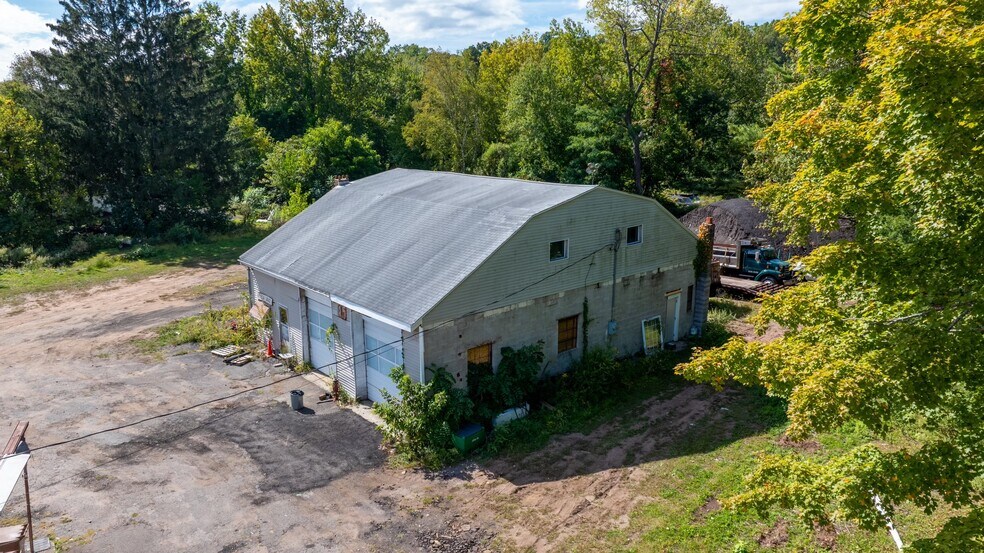 More Photos Of 985 Hartford Tpke, Vernon Service For Lease