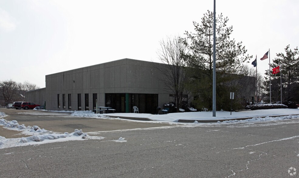 More Photos Of 804 N Meadowbrook Dr, Olathe Office For Lease