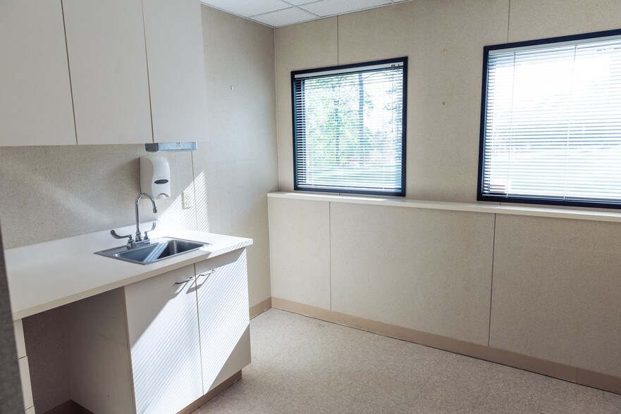 More Photos Of 60 East St, Methuen Medical For Lease