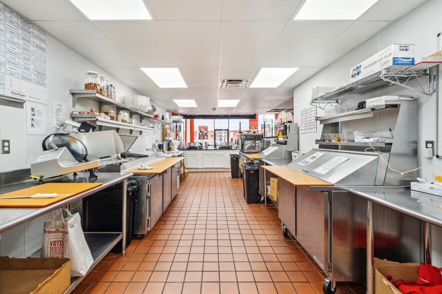 More Photos Of 8228 Oak St, New Orleans Office For Sale