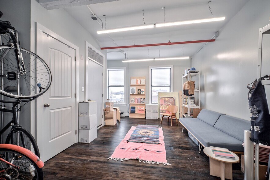 More Photos Of 8808 Rockaway Beach Blvd, Rockaway Beach Storefront Retail Office For Lease