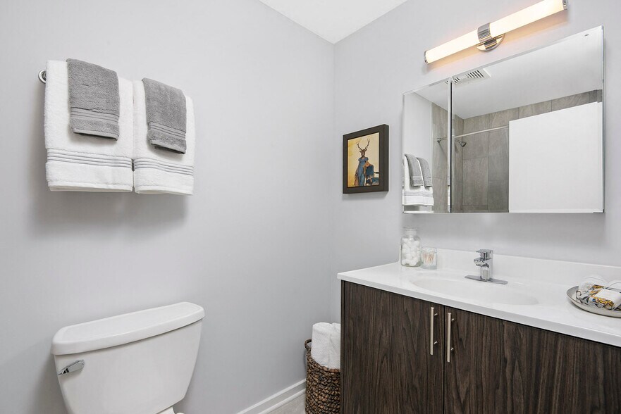 More Photos Of 182 W Lake St, Chicago Apartments For Lease