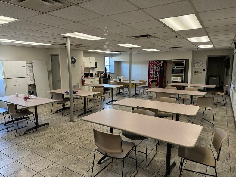 More Photos Of 901 Ravenwood Dr, Selma Warehouse For Sale