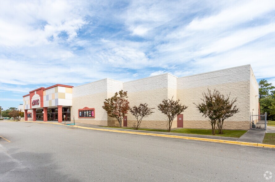 More Photos Of 111 Cinema Dr, Wilmington Movie Theatre For Lease
