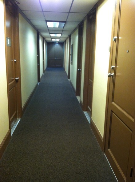 More Photos Of 421-425 S Fairfax Ave, Los Angeles Medical For Sale