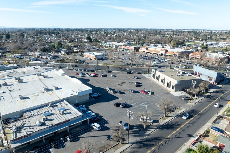 More Photos Of 408 Paradise Rd, Modesto Bank For Sale