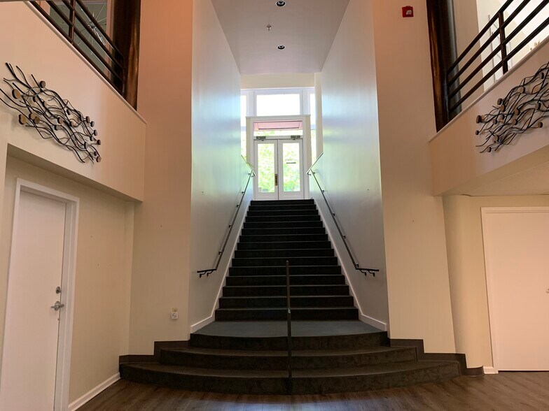 More Photos Of 18 S Pack Sq, Asheville Office For Lease