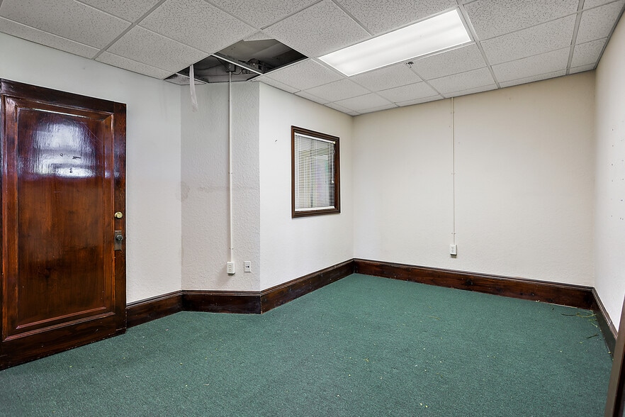 More Photos Of 410 W Main St, Leesburg Office For Lease