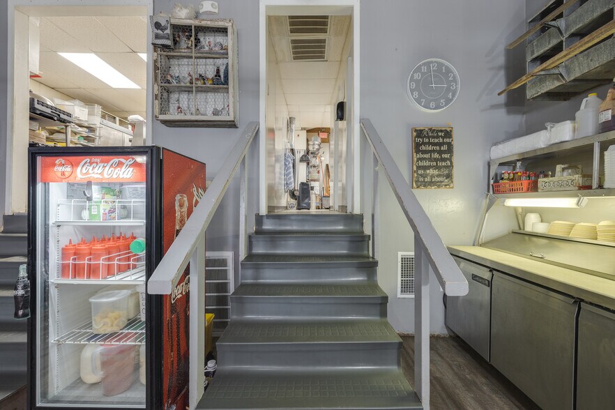 More Photos Of 123 S Broadway St, Checotah Restaurant For Sale