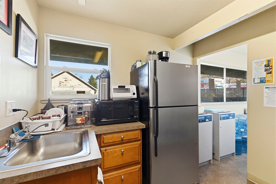 More Photos Of 9055 SW Beaverton Hillsdale Hwy, Portland Office For Lease
