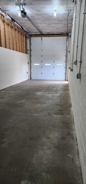 More Photos Of 825 Canal St, Evansville Warehouse For Lease