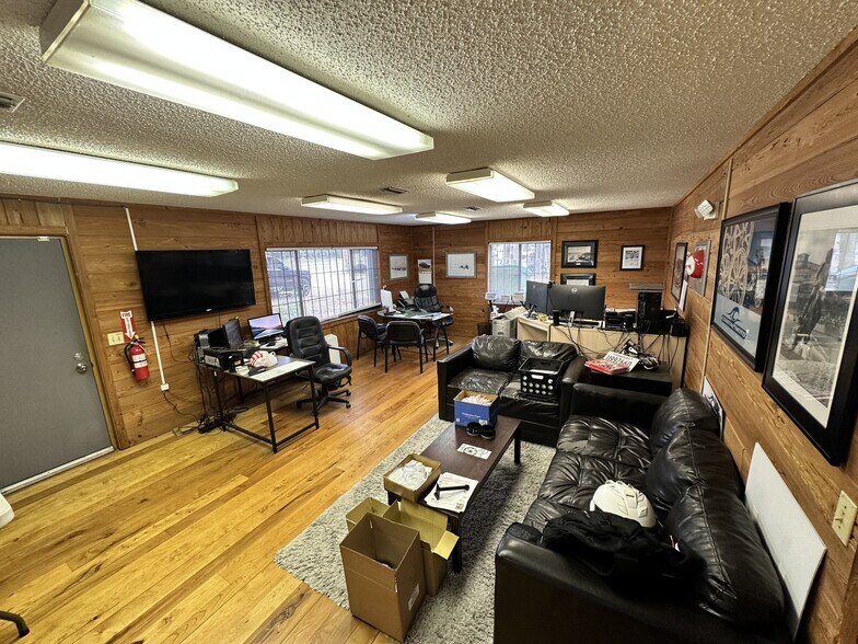 More Photos Of 1074 N Us-1, Ormond Beach Manufacturing For Lease