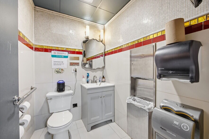 More Photos Of 136-21 41st Ave, Flushing Storefront Retail Office For Sale