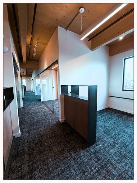 More Photos Of 2422 E 7th St, Austin Office For Lease