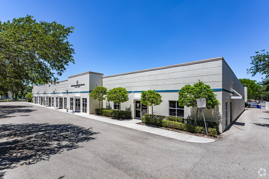 More Photos Of 9201 Brookwood Ct, Bonita Springs Showroom For Sale