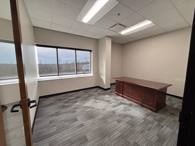 More Photos Of 18760 Johnson Dr, Shawnee Warehouse For Lease