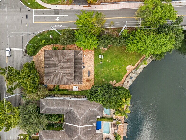 More Photos Of 4801 University Dr, Coral Gables Apartments For Sale
