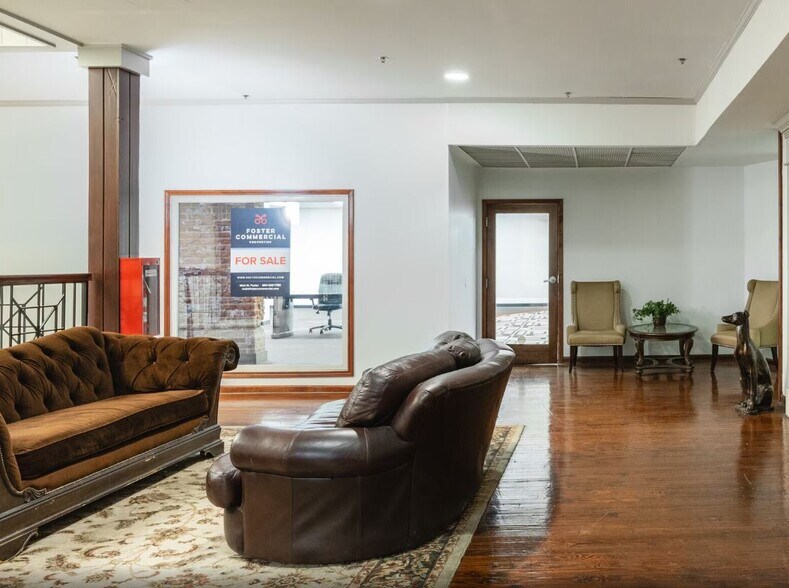 More Photos Of 200 N Main St, Greenville Office Residential For Lease